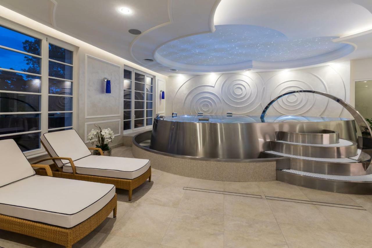 Palace Art Hotel 베즈녹 외부 사진